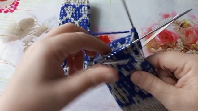 носки спицами, ленивый жаккард по кругу, детский размер.