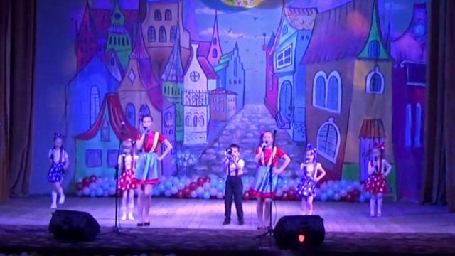 Гала - концерт фестиваля детского творчества  "ЗоЛоТой УЛеЙ" 2016 г.