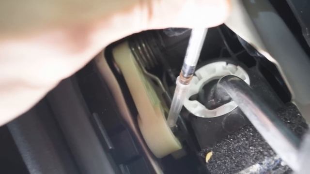 Смазываем кулису КПП Citroen C4