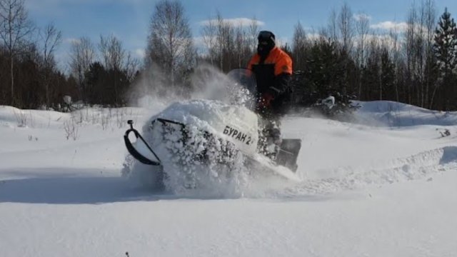 *Бураны* по глубокому снегу.