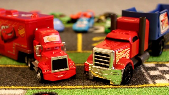 Тачки против Хот Вилс Грузовик Мак vs Гигант Hot Wheels Мультик про Машинки