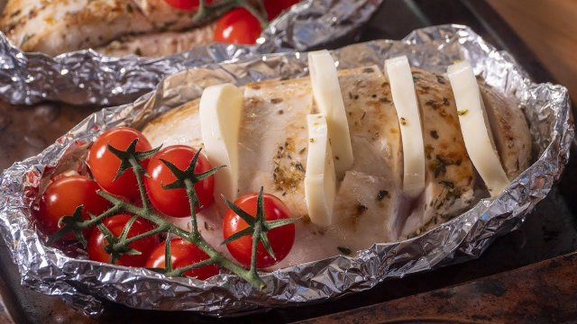 Сочная куриная грудка с сыром моцарелла запечная в духовке.