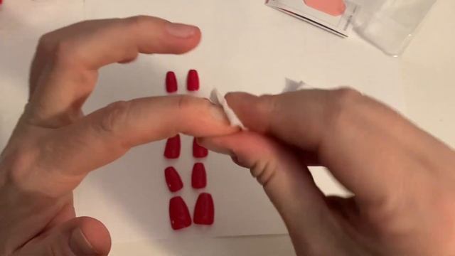 Как легко наклеить накладные ногти Накладные ногти красная классика