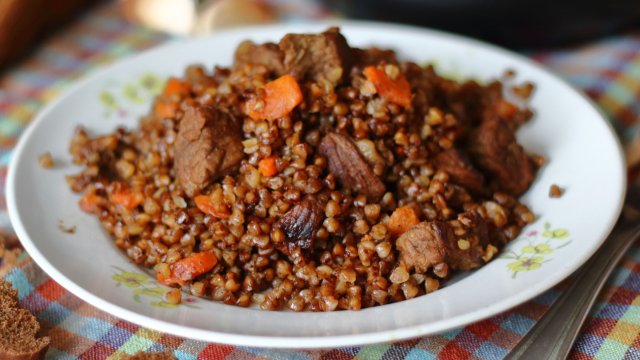 🍲 Плов из гречки с мясом — рецепт простого блюда на обед или ужин