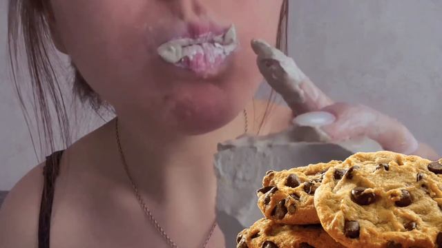 Lerkin Crunch & Rosi Chalk. Asmr mukbang