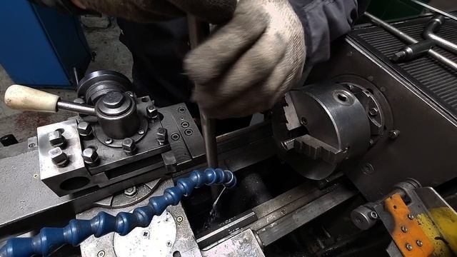 Как завальцевать трубу на токарном станке