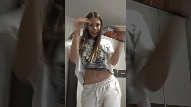 танцую)