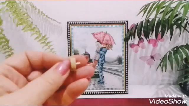 Как повесить картину без сверления.