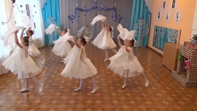 Подготовительная группа Д/с 11 Танец "Вальс снежинок"
