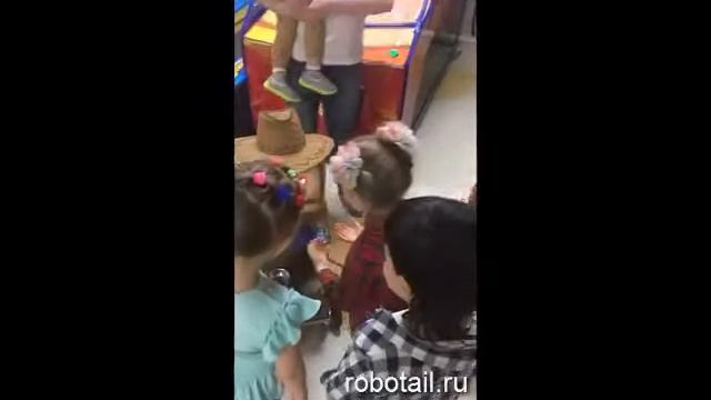 Робот-предсказатель Кузя от компании Robotic Retailers