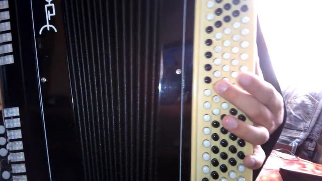 ОБУЧЕНИЕ НА БАЯНЕ МАЛЕНЬКОЙ ЁЛОЧКЕ ХОЛОДНО ЗИМОЙ