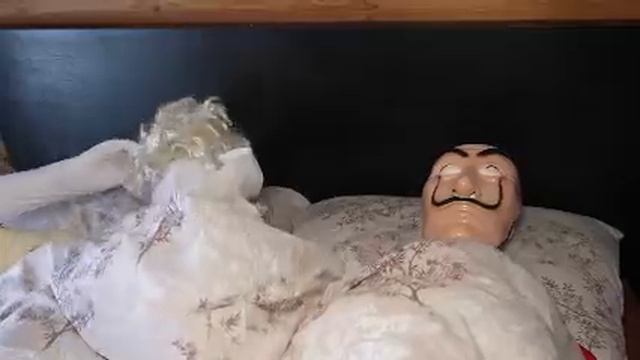 Прятки в 100 маникенах