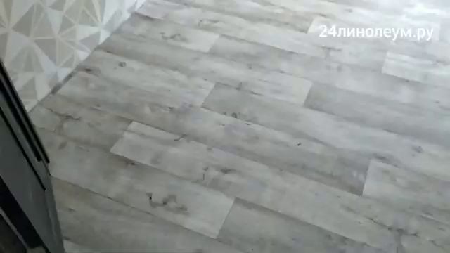 Укладка линолеума на не ровные бетонные полы с порожками Красноярск