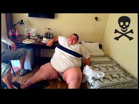 Погром в Номере / Гриша Раздавил Тумбу и Сел НА Шпагат