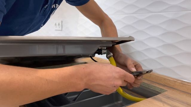 Как правильно подключить газ к плите Установка подключение газовой плиты гибким шлангом (Жалғау)
