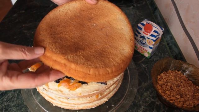 БИСКВИТНЫЙ ТОРТ С ЧЕРНОСЛИВОМ И КУРАГОЙ.