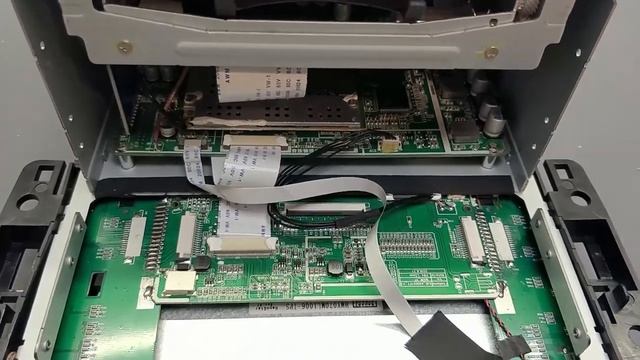 Ремонт автомагнитолы, не включается экран, нет подсветки экрана