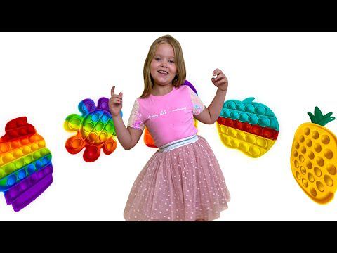 Лера играет в поп ит Pop It Challenge