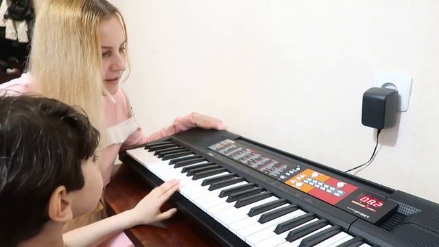 VLOG: Обзор синтезатора Yamaha PSR-F51