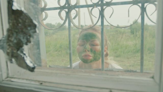 ЖУКИ: Пришествие инопланетянки