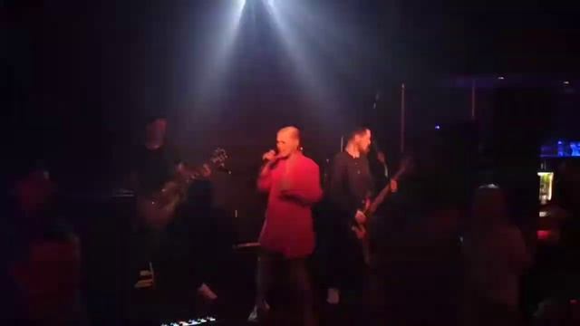 Вита поет в клубе ,,Квартира Паши Кейзера,, Хабаровск.