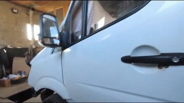 Как снять дверную ручку Мерседес спринтер 906!