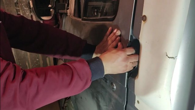 Не открывается дверь водителя на Газели.