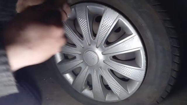 Как правильно поставить колпаки на колеса