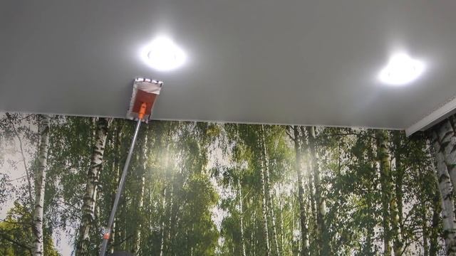 КАК и ЧЕМ помыть натяжной потолок на кухне БЕЗ РАЗВОДОВ?! Чем мыть натяжной потолок от пыли, жира?!