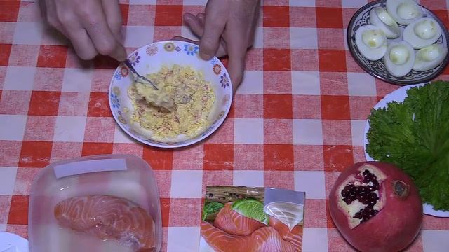 ЧЕМ БЫСТРО УКРАСИТЬ ПРАЗДНИЧНЫЙ СТОЛ. Вкусные фаршированные яйца на праздничный стол