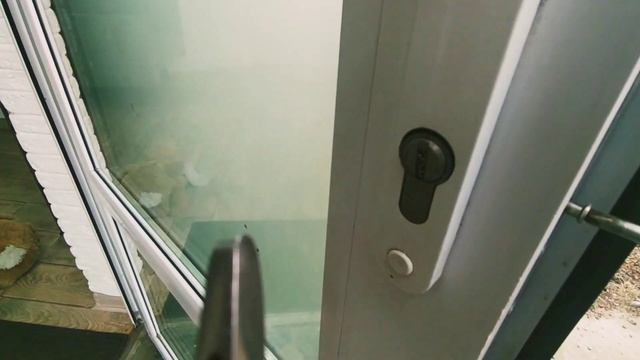 Как вытащить сломанный ключ с личинки замка. Все просто !!!!