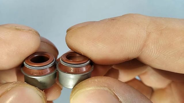 Поддельные маслосъемные колпачки Elring Ø8 мм (арт.702.706). Сравнение с оригиналом