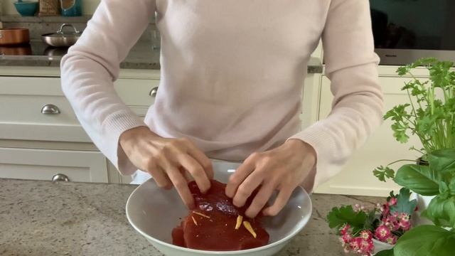 Как правильно замариновать и пожарить тунец! Жаренный тунец с кунжутом!