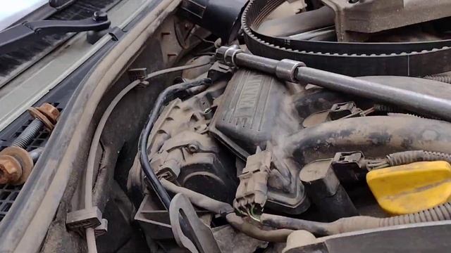 Замена ГРМ Рено сандеро 1.6 16 клапанов.