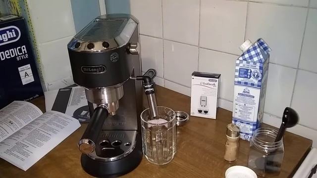 Как сбросить температуру после приготовления пенки в кофеварке Delonghi 685