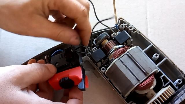 Подключение кнопки дрели. С реверсом (Connect the drill button. With reverse)
