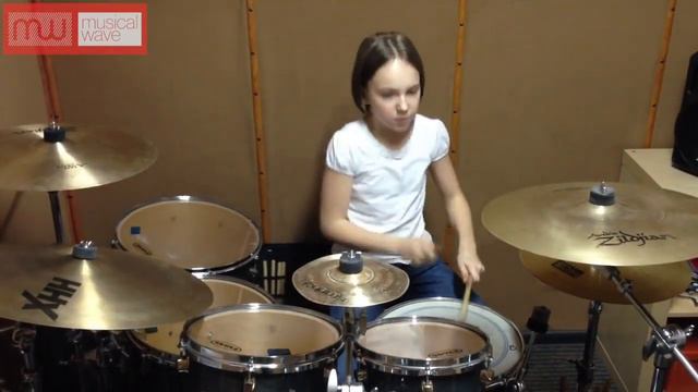 Девочка круто играет на барабанах drum cover System Of A Down Toxicity by Чешельска Юлия