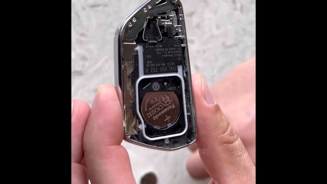 Volkswagen ID4, замена батарейки в ключе автомобиля