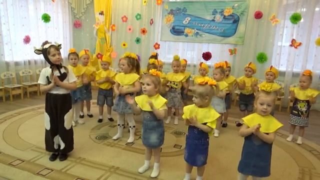 Танец "Мы весёлые малышки"