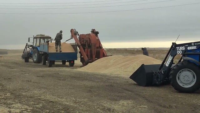 Мы трактористы.
