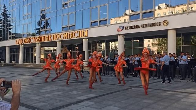 "Калинка". Шоу-балет в сопровождении Нижегородского Губернского оркестра. День молодёжи 2022.