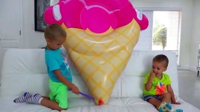Learn colors with GIANT CANDY LOLLIPOPS Johny Johny Yes Papa - Kids Won a Lot of Candy m&m's