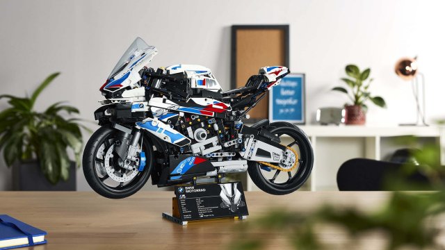 Lego technic 42130 BMW M 1000 RR animation/ speed build