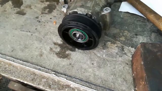 Skoda Fabia компрессор кондиционера удаление с вала остатка муфты