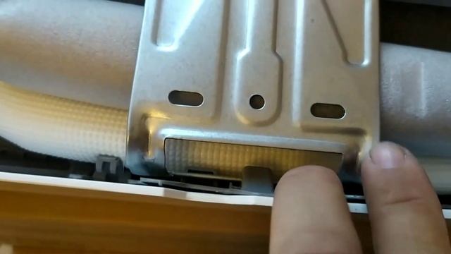 как снять кондиционер со стены