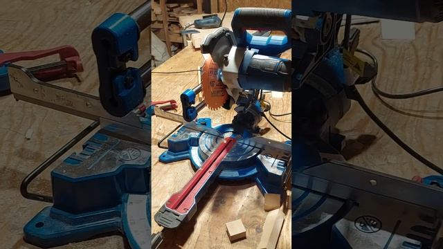 Торцовочная пила ЗУБР ППТ-216-П. Настройка и пил. Плюсы и минусы.