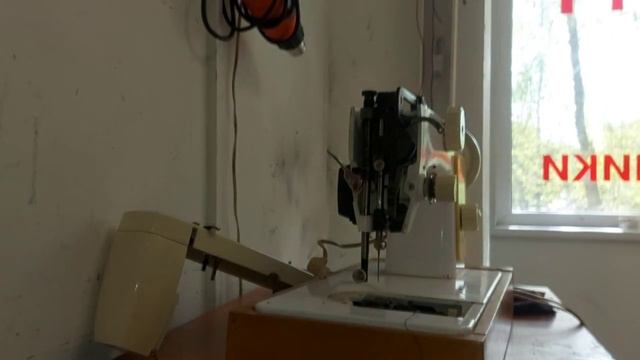 Ремонт швейной машинки Чайка 132 М, болтается натяжитель нити, делает пропуски