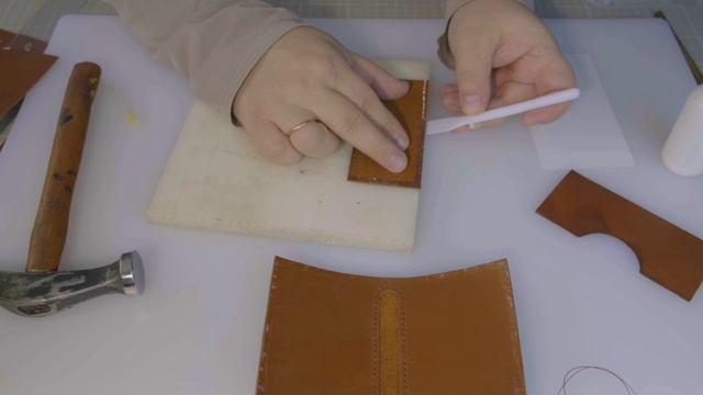 Компактный кошелек из кожи для карт, автодокументов с прозрачным карманом ручной работы на заказ