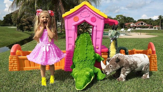 Diana pretend play with Wild Animals Toys