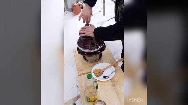 Гороховая каша в афганском казане с говяжьими рёбрами и копчёной грудинкой.